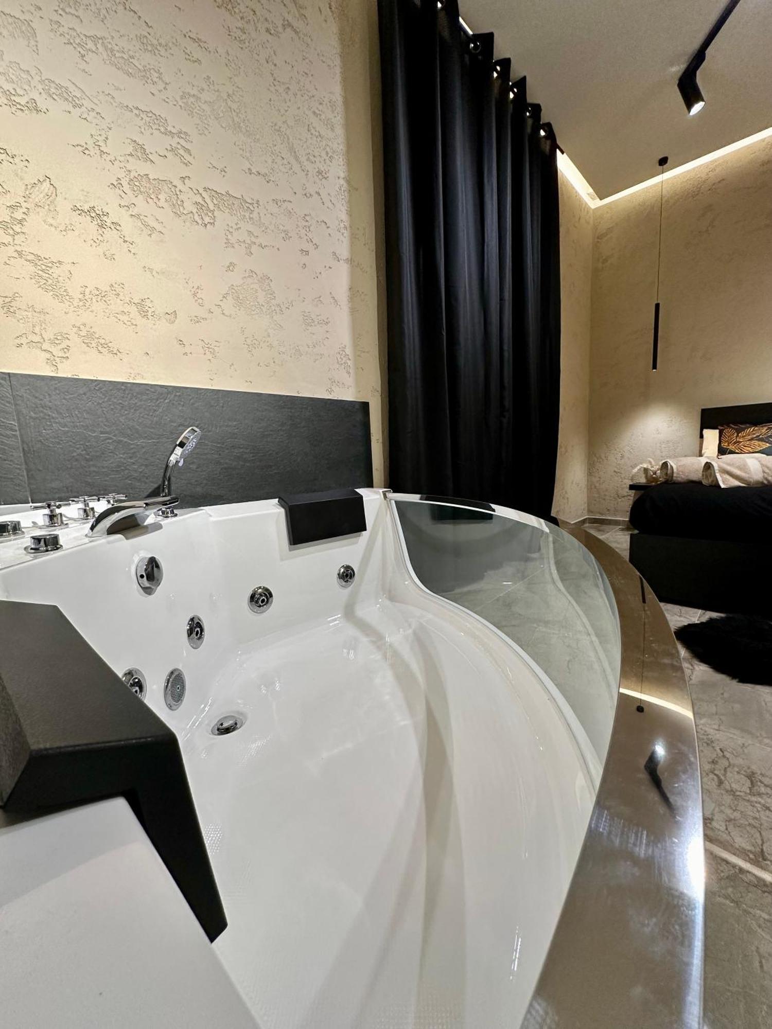 Falco Boutique Home With Jacuzzi Neapel Exterior foto
